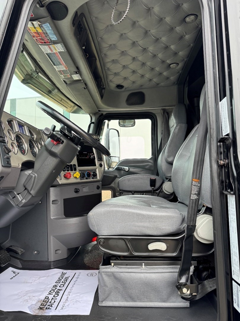 2017 MACK CXU613 - USED TRUCKS SLEEPER - image 12